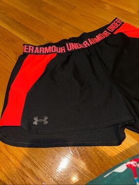 Under Armour LG Women's Black & Pink Shorts